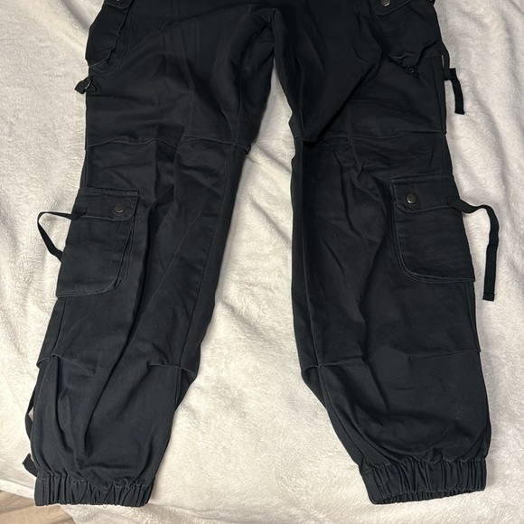 Forever 21  Black Cargo Pants high rise - Picture 4 of 5